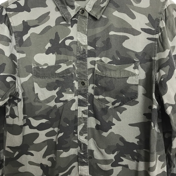 Faded Glory camouflage button down w/patch pockets - Picture 2 of 8